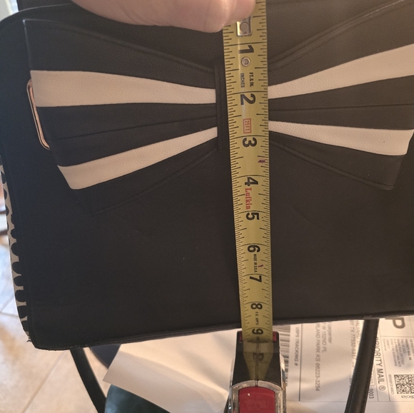 Betsey Johnson Bow Tote - Picture 10 of 11